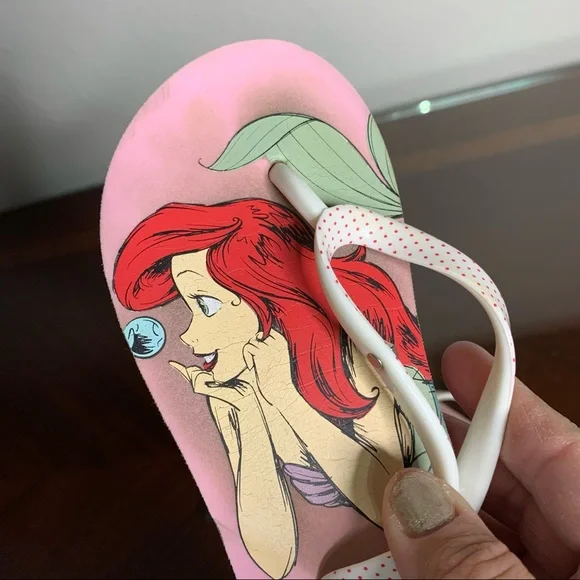 Girl’s Roxy X Disney Little Mermaid Ariel Flip Flop Sandals - Picture 6 of 10